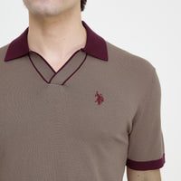 U.S. Polo Assn. Men’s Regular Fit Interlock Polo Shirt เสื้อโปโล สี Khaki