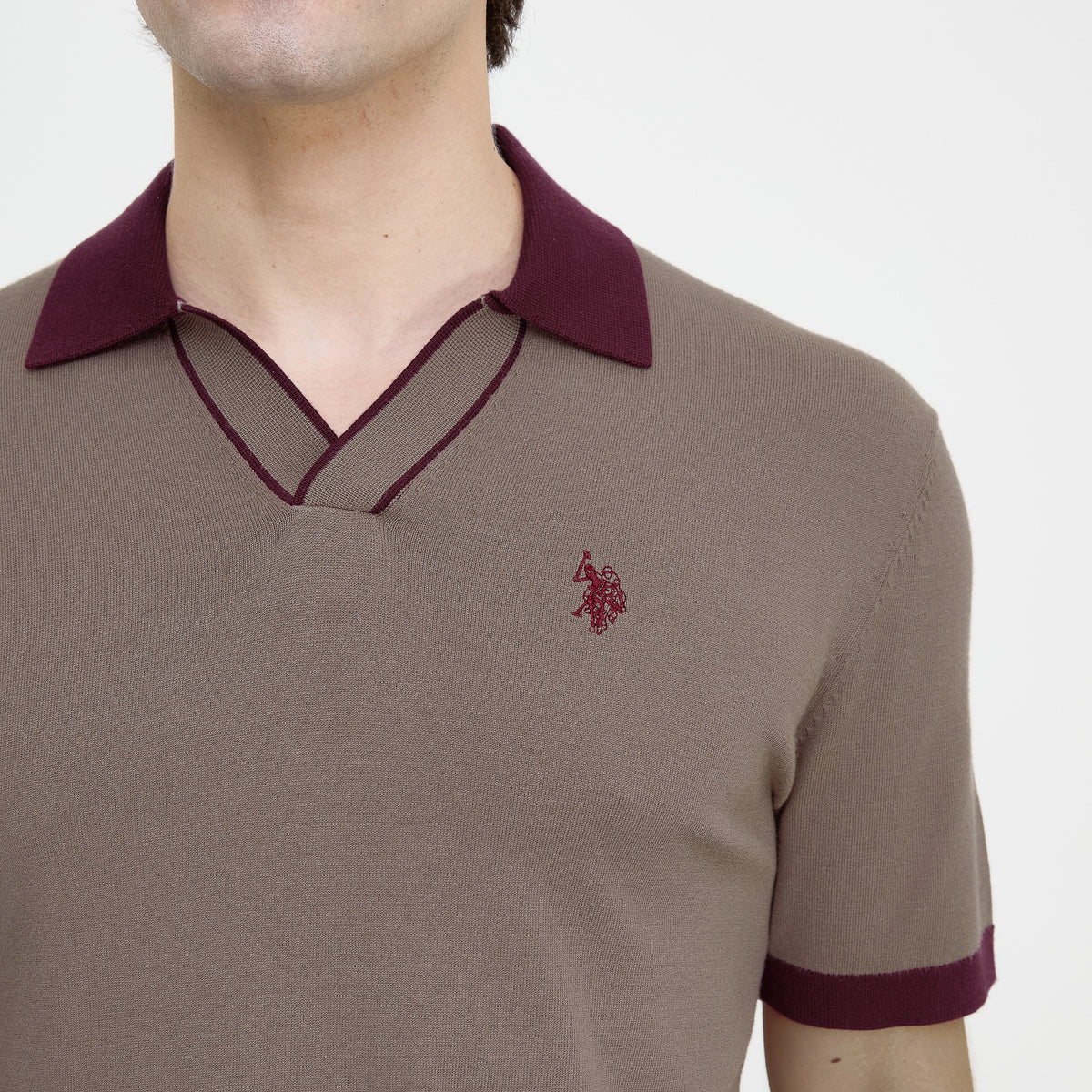 U.S. Polo Assn. Men’s Regular Fit Interlock Polo Shirt เสื้อโปโล สี Khaki